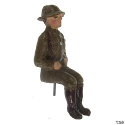 Elastolin Soldat sitzend