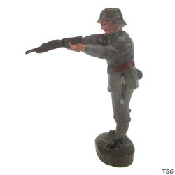 Elastolin Soldat stehend, mit Gewehr schießend