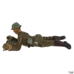Lineol Soldat liegend, Munition zuführend
